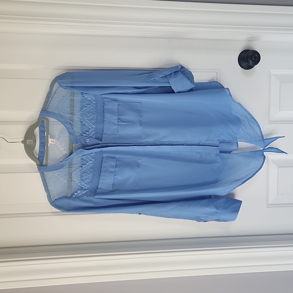 Candie's tie front blouse - Picture 4 of 5